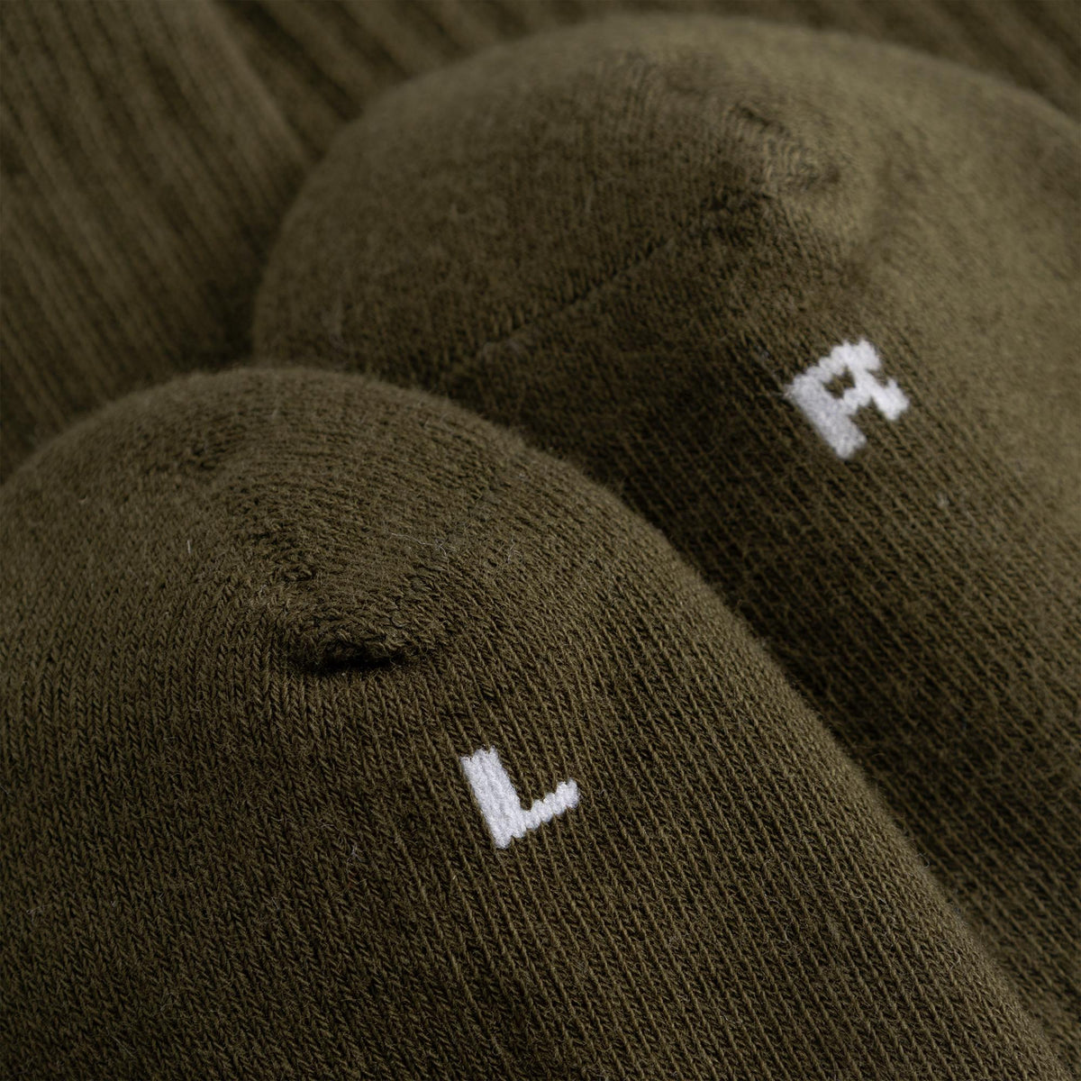 Cuera 2-pack Cuera Padel Socks in Army/White, neck label and care tag detail