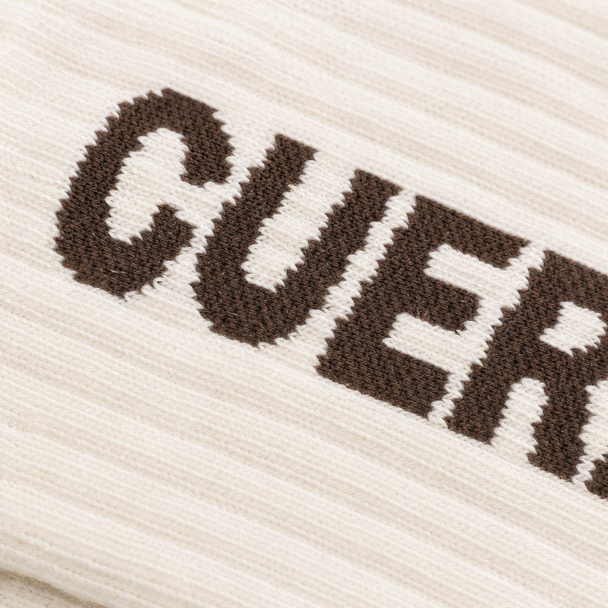 Model wearing Cuera 2-pack Cuera Padel Socks in Off White/Dark Brown, front studio view