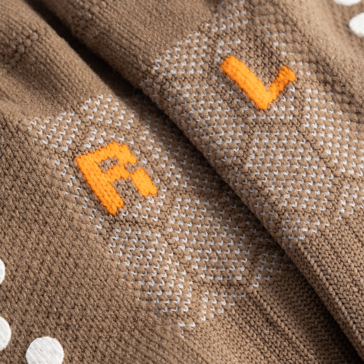Cuera 3-Pack Oncourt Grip Socks, neck label and care tag detail