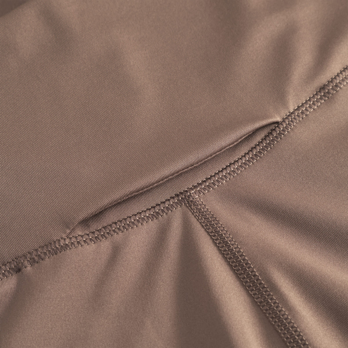 Cuera Active Logo Tights Long in Walnut, seam and stitching detail
