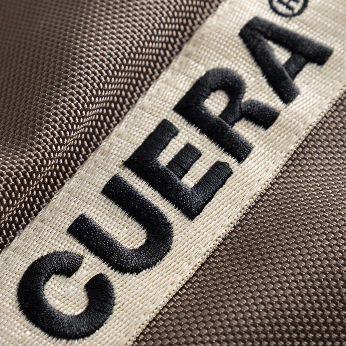 Cuera Active Totebag in Walnut, logo print detail
