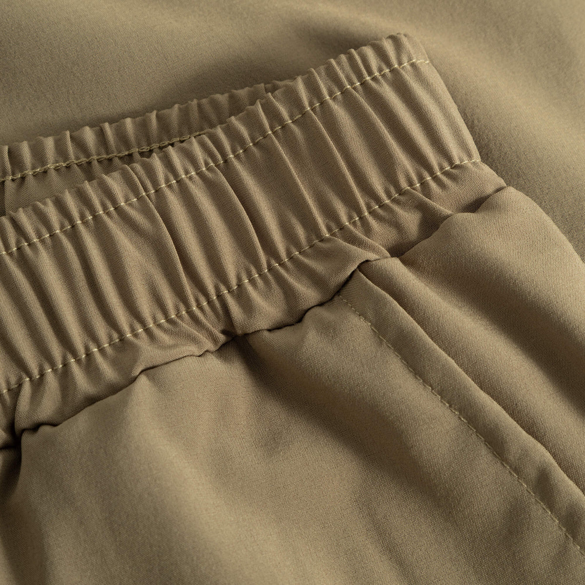 Cuera Mens Active Globe Shorts in Walnut, waistband detail