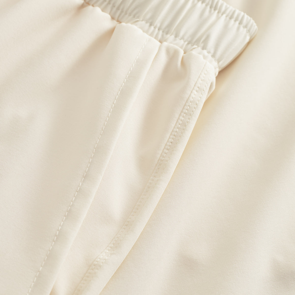 Cuera Mens Active Globe Shorts in Off White, waistband detail