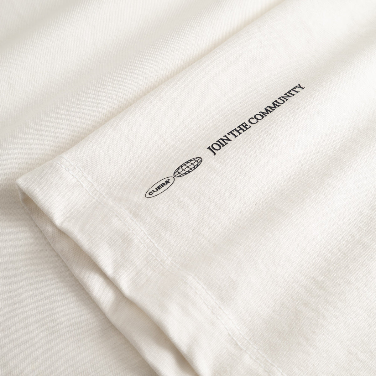 Cuera Offcourt Logo T-Shirt in Off White w. Black, logo print detail