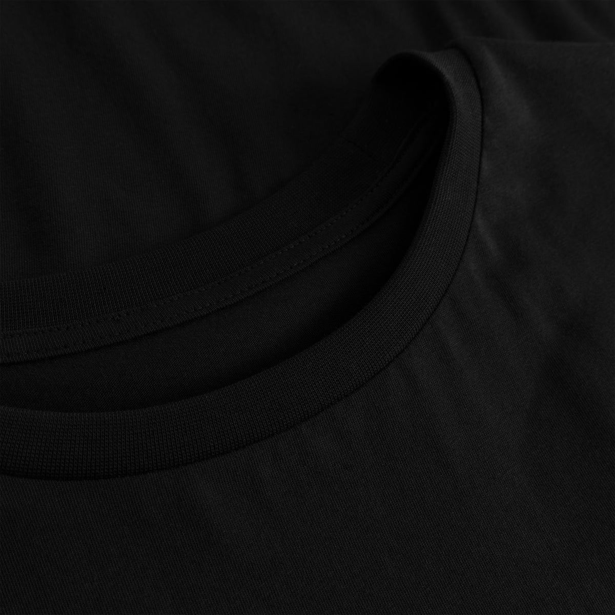 Cuera Offcourt WPC T-Shirt in Black, neck label and care tag detail