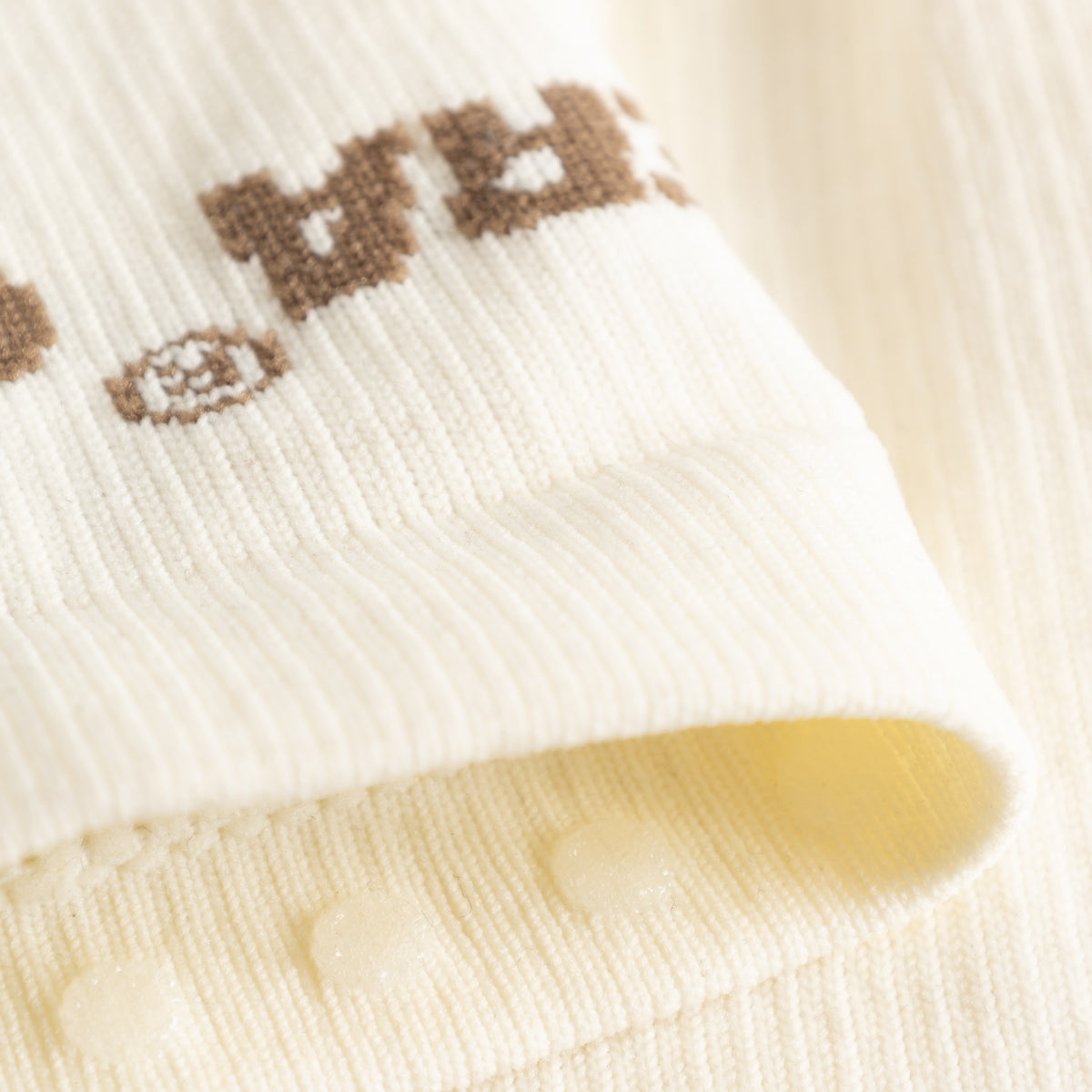 Cuera Oncourt Compression Sleeve in Off White, fabric detail